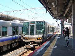 ＪＲ線を乗り継いで阪和線の「和泉府中駅」に来ました、

知らなかったのですが青い１０３系電車はもう走ってないのですね？。

時間があるので昔懐かしいサティ和泉府中店（現在はイオン）ですがちょっと行ってみます～。
