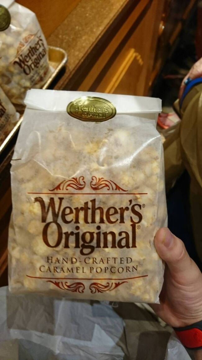 『ドイツ館』で購入したキャラメルポップコーンです。