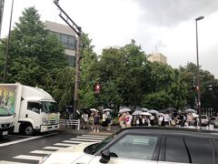 原宿駅は大雨