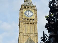 食後、前回は修復中で見られなかったビッグ・ベンのあたりへ。