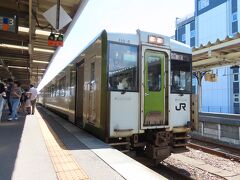 11:23釜石着。急いでこれに乗り継ぎ。11:28発の盛岡行「快速はまゆり」です。