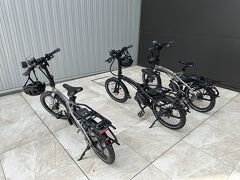 e-Bike（ドイツのBOSCH社製のActive Line Plusを搭載したternの
電動アシストバイク「VEKTRON S10」）が計5台用意されています。
ホテル周辺には富士山の絶景を満喫できるサイクリングロードが
複数あり、レベルに合わせたサイクリングが楽しめます。
宿泊ゲストはe-Bikeを無料でレンタル（予約制）することができます。