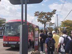 飯盛山下バス停で下車。有名な観光地だから、逆に乗る方も多いです。