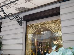 デメルは、1786年に開業したハプスブルク家御用達のカフェ・コンディトライです。