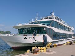 ご飯の後は松島へ移動。島巡り観光船に乗りました。