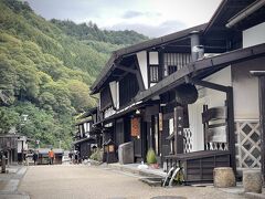 街道筋に戻ると、小学生が熊よけの鈴を鳴らしながら下校して来た。

木曾路はすべて山の中である。熊だって出るさ。