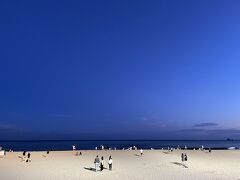 夕暮れの海雲台ビーチ。
しばらく眺めて、しばらく釜山にお別れです。
でも、次の航空券を買ってあるせいか、心にゆとりがあります。