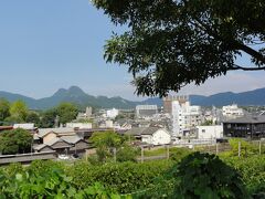 １５０ｍほどで「石炭記念公園」です、

旧三井田川鉱業所 伊田坑の跡地に平成１７年に整備された田川を代表する公園です。

園内には田川市石炭歴史博物館や伊田竪坑第一・第二煙突に伊田竪坑櫓、各石碑などが石炭遺構として残されてます。

＊詳細はクチコミでお願いします