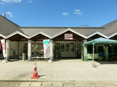 次は道の駅くずまき高原。ワインが有名です。いろいろ種類がある中で，赤ワインを購入。