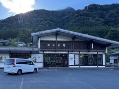 7:01 南木曽（なぎそ）着

駅舎向こうの旧中山道を南へと向かう。