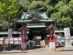 「八千戈神社」。
入母屋造銅瓦葺で、朱塗極彩色を施す。摂末社の一つですが、神社の造営は御本社に次いで行われ、本殿中・両社本殿に次ぐ大きさです。