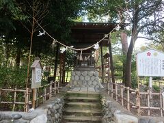 こちらの霊犬神社は犬を祀った日本唯一の神社だそうです