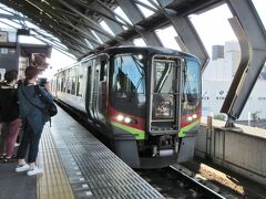 特急あしずりに乗って土佐久礼駅へ行きます。