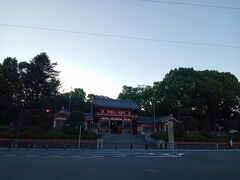 八坂神社に到着です♪
誰もいなくて清々しい！