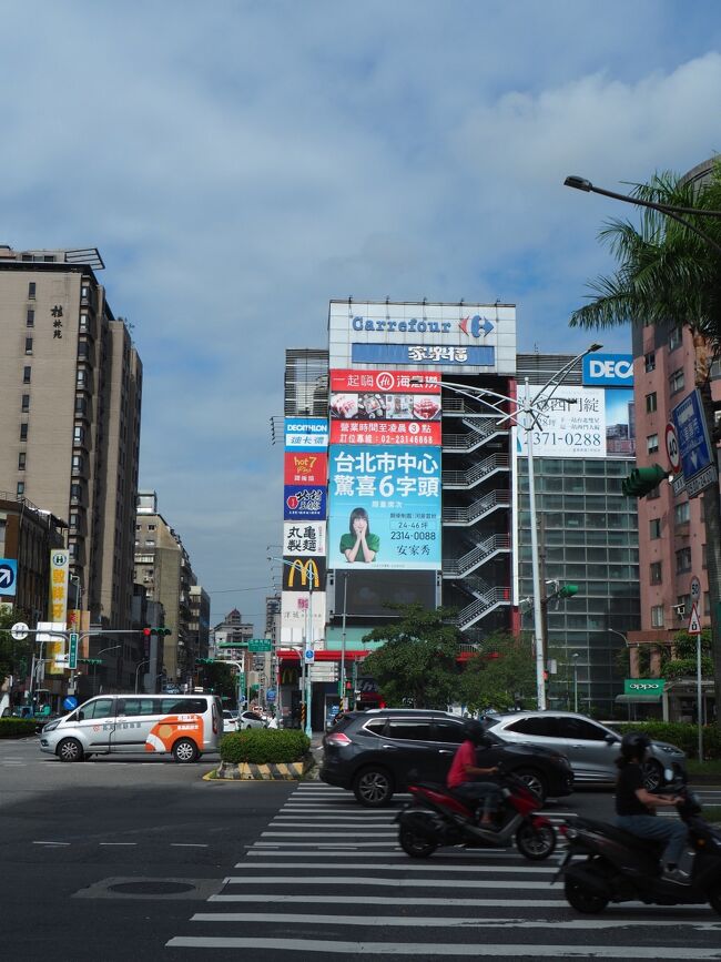 見えてきました。<br />思ったよりも近かった。<br />足りないお土産を買い、バスでホテルに戻ります