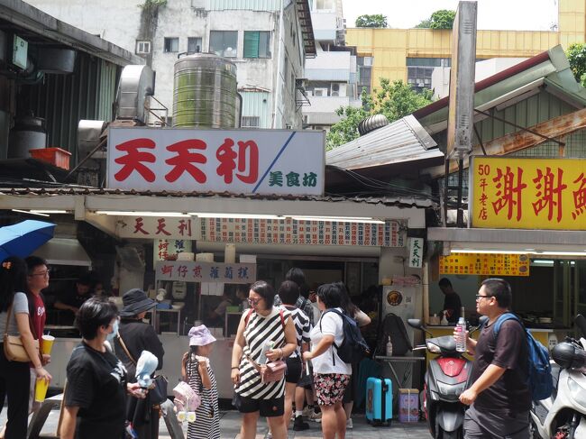 ということで近くの天天利へきました<br />大行列。暑い。