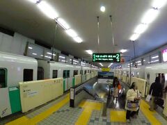 札幌地下鉄とは言え、真駒内駅は地上駅でホームは2階にある。
エスカレーターを利用して、真駒内駅のホームに上がった