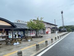 台風の影響で新名神が通行止め。
久しぶりに名神で帰ります。
13：30、お昼休憩に寄ったのは多賀SA