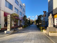 足利まちなか遊学館前の孔子石像