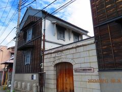 この木造は足袋蔵です。