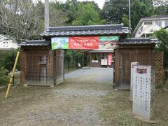 日動美術館から緩やかな坂道を登っていくと、すぐ左手に正福寺があります。