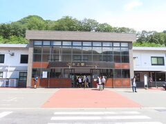 12:56「水上駅」到着。群馬県の奥地の中心地。18分しかないですが、せっかくなので駅前へ。