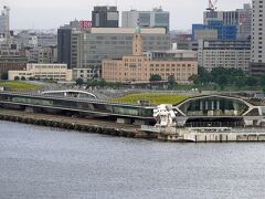 「横浜港大さん橋国際客船ターミナル」が近づいていました。