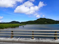 いつもお世話になっているガイドさんに迎えに来てもらい白浜港へ
写真は車窓から見た浦内川