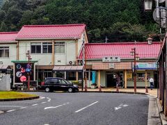 やがて降車駅の、新見に到着しました。。