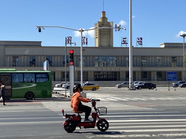 中国　染付　甕　親子猿岩山図 中国 染付 甕 親子猿岩山図