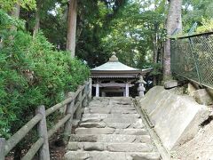 高館(義経堂)