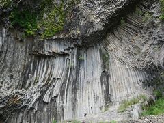 玄武洞公園にはほかにも洞窟があります。
荒々しい玄武同に比べると、美しさの点ではこの青龍洞の方が上。
わたしもこの青龍洞が一番気に入りました。