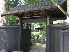小田野家の門。