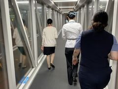 ICN着。
飛行機はいつも一番乗りで降りたい。