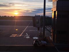 コタキナバルの夕日が沈む。
タンジュンアルの夕日はきれいだろうなあ。
楽しかったコタキナバルを思い出して、心がざわつく。