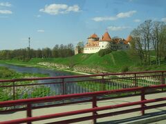 ルンダーレ宮殿が近づいてきた時に見えたバウスカ城。