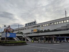 朝５時50分の宇都宮駅前です。