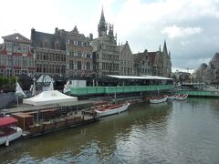 4日目。ブリュッセル中央駅(Bruxelles-Central)から電車でゲント(ヘント)に移動しました。写真は、グラスレイの様子です。ゲントでもイベントがあったようで、仮設の建物が至る所に設置されていました。