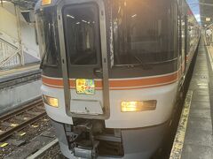 熱海、沼津で乗り換え、沼津からホームライナー。