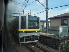 大谷向駅（だいやむこうえき）で上り普通電車と行き違い。
東武鬼怒川線は単線です。