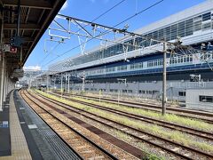 敦賀駅に到着～

そびえ立つ新幹線駅舎(；´Д｀)