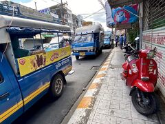 【プーケットタウンからパトンビーチに移動】

タラン通りの一本向こうの「ラノン通り（Ranong）」というところに（市場の裏あたり）、