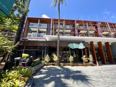 【Holiday Inn Express Phuket Patong Beach】

バングラ通り辺りで降りて...


写真：ん？...何やら工事中？