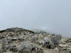 駒ヶ岳山頂。

真っ白で何も見えません…