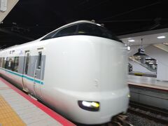 新大阪駅で新幹線から特急くろしお号に乗り換えます。
