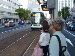 しばらくすると電車が来ました。
1000型電車"GREEN MOVER LEX"です。