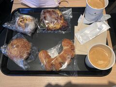 朝からガッツリ食べたので、京都最後の昼食は軽めに美味しいパンを食べよう。と’THE BREAD’というお店でイートインしました。