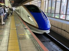 北陸新幹線　かがやき。金沢まで2駅しか止まらない。