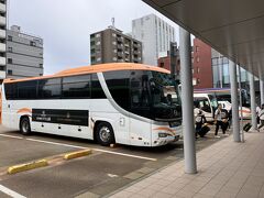 北陸たび、3日目。THE　HOTEL　SANRAKUをチェックアウトして、ホテルのシャトルバスで金沢駅へ。