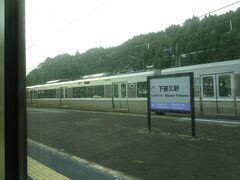 下夜久野駅で下り列車と列車交換